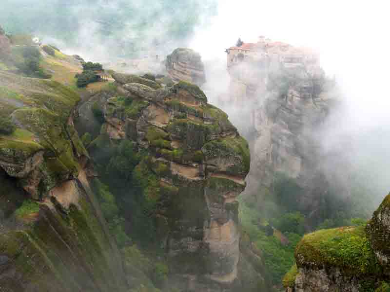 Meteora: Varlaam Monastery in the morning mist
